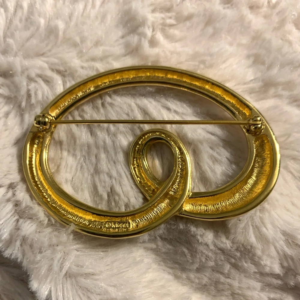 Vintage Gold Tone Metal Monet Loop Brooch